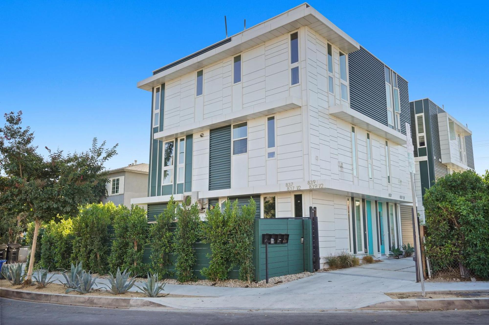 Bed & Breakfast Eye-opening And Ultra-secure Luxury Hollywood